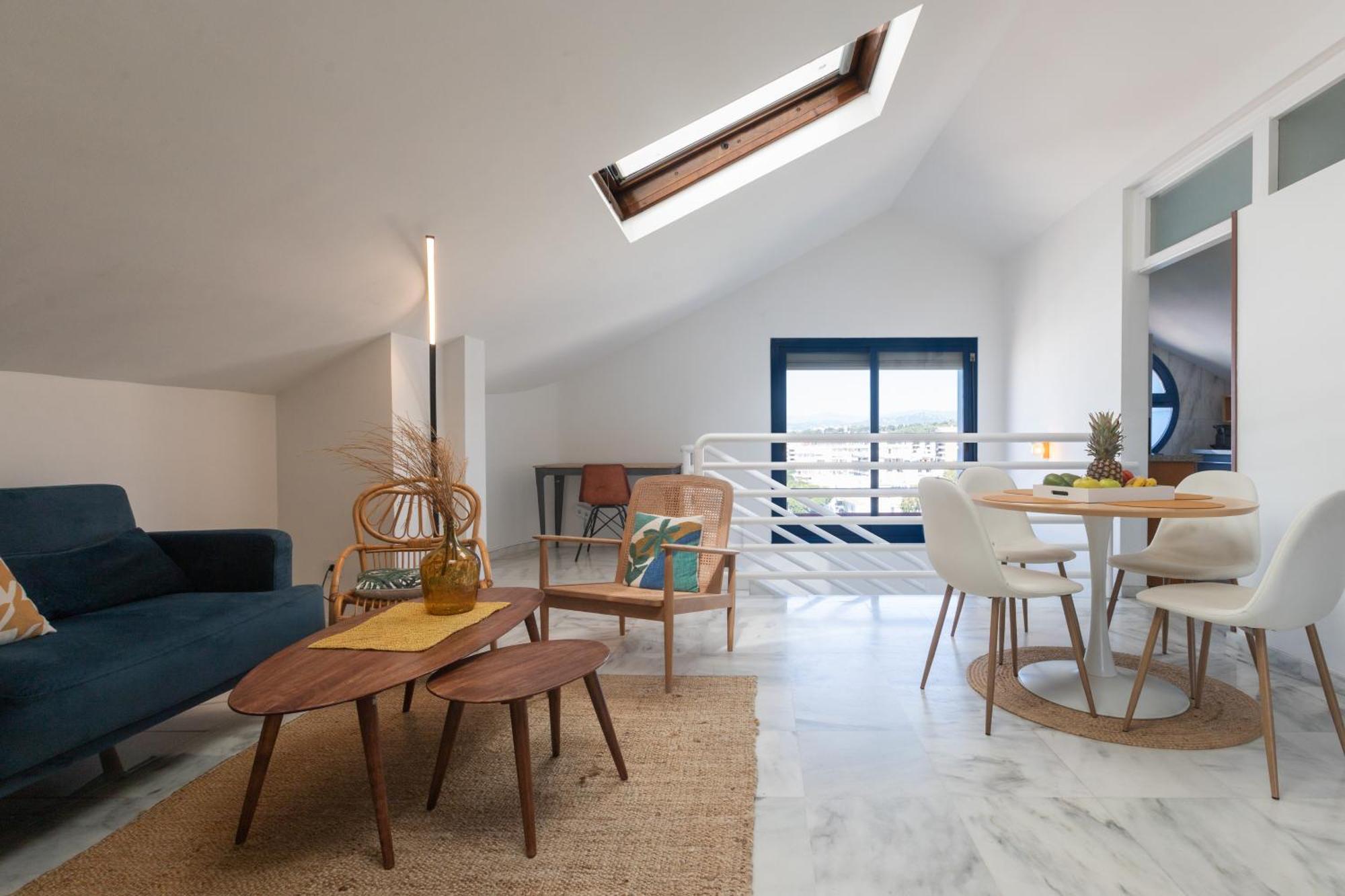 Blue Glass Penthouse In Center *